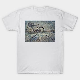 BLUE ICE BICYCLE. CREATIVE JUICES T-Shirt